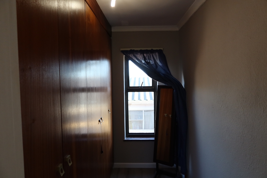 2 Bedroom Property for Sale in Goodwood Park Western Cape